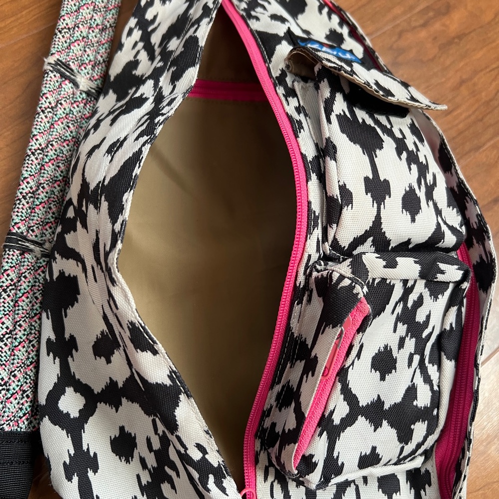 EUC KAVU Black and White Patterned Backpack/Crossbody - Picture 6 of 10